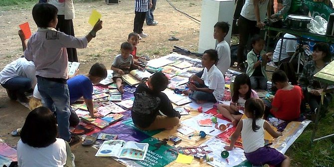 Belajar dari anak muda Bandung membuka sekolah di taman kota