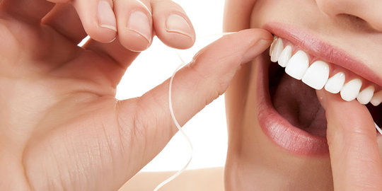 Mau flossing gigi dengan mudah? Yuk ikuti 3 langkah  ini