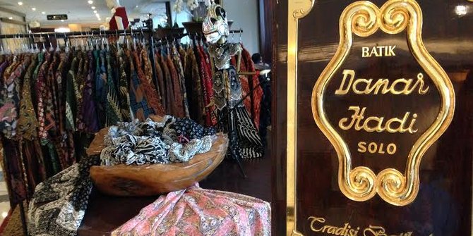 Hari Batik  Nasional Grand  Royal Bandung gelar pameran 