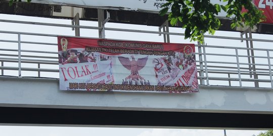 Spanduk anti-PKI dari TNI AD bertebaran di Jakarta