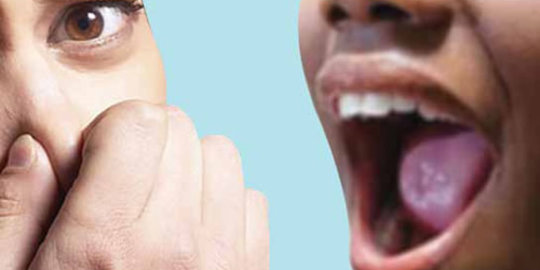 Punya masalah dengan bau mulut? Yuk, atasi dengan 5 tips ini