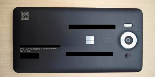 Smartphone andalan Microsoft dibekali 3 LED flash sekaligus