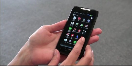 Tak mustahil satu smartphone bisa jalankan Android dan Windows 10