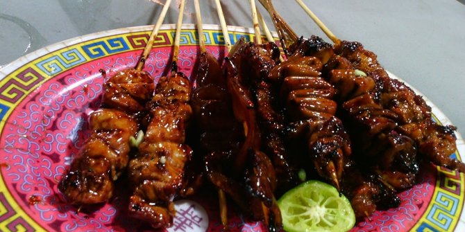 10 Tempat makan sate lezat di Bandung