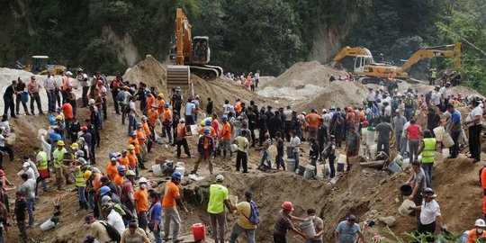 Pencarian ratusan warga Guatemala tetimbun tanah longsor