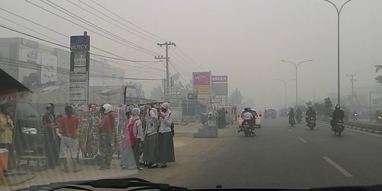 'Lengkap sudah derita kami, banyak asap, listrik mati, gas susah'