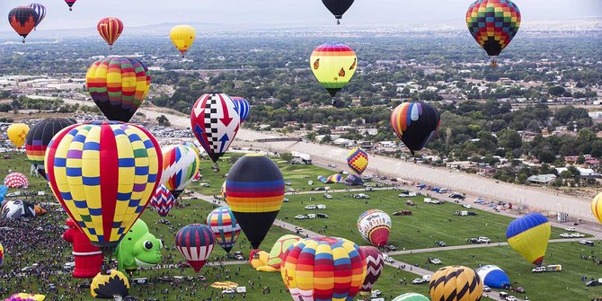 Seru dan meriahnya festival balon udara di USA