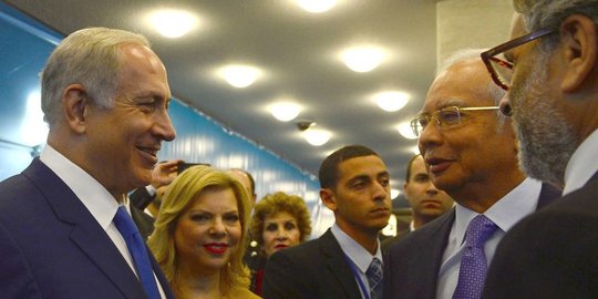 Berfoto dengan PM Israel, PM Nazib Razak dihujat warga Malaysia