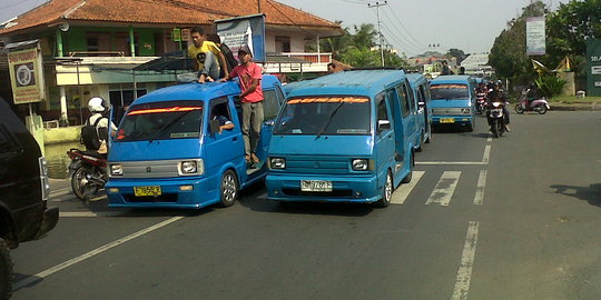 Sopir angkot di Bogor mogok massal, penumpang terlantar