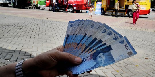 Rupiah terus menguat dan kembali ke level Rp 14.200 per USD