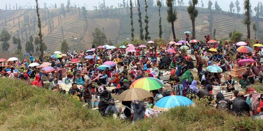 Ribuan masyarakat Tengger di Malang rayakan hari raya Karo