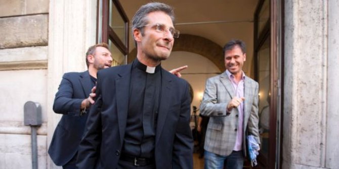Vatikan pecat dan kirim pastur mengaku gay ke Pegunungan Alpen
