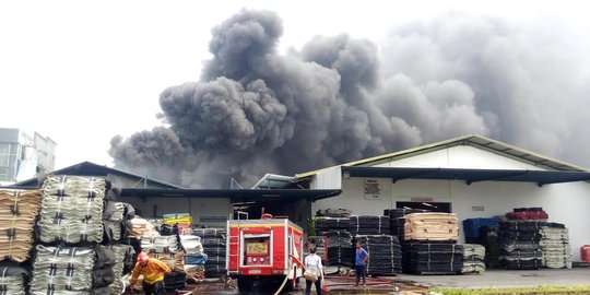 Pabrik produksi piala di Tangerang terbakar