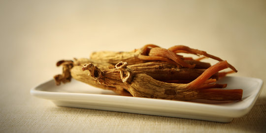 Obati lemah syahwat dengan makan ginseng