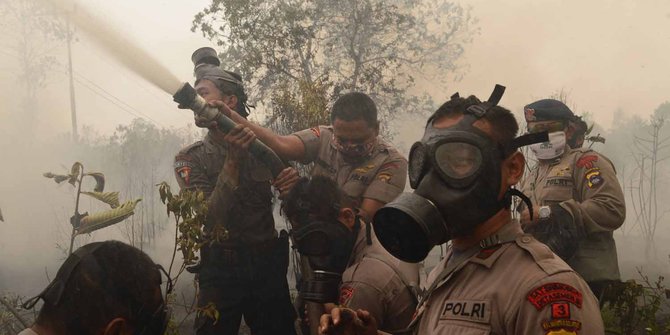 Padamkan api, apakah Indonesia perlu bantuan Malaysia dan Singapura?
