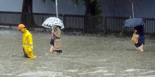 Hadapi musim hujan, ini 3 jurus jitu Ahok cegah banjir