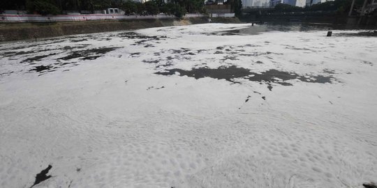Kali di Bekasi tercemar, produksi air dari PDAM dihentikan