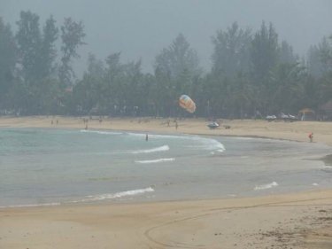 pantai phuket kena asap dari ri