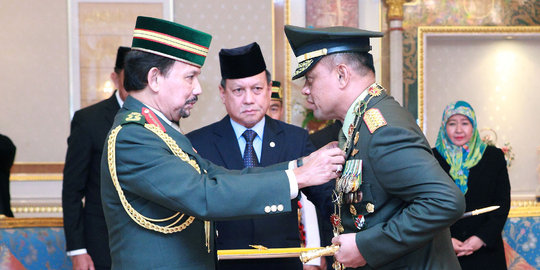 Deretan bintang jasa yang diterima Panglima TNI dari luar negeri
