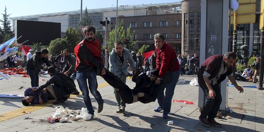 Bom meledak saat warga Kurdi pawai di ibu kota Turki, 30 tewas