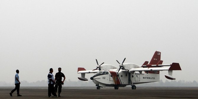 Pesawat bom air Malaysia dan Singapura bantu atasi kabut asap