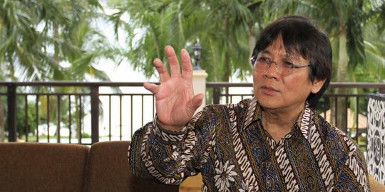 dengan kekayaan usd 41 miliar di urutan 37 rev9