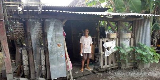 anak gadisnya ini tinggal di bekas kandang babi rev1