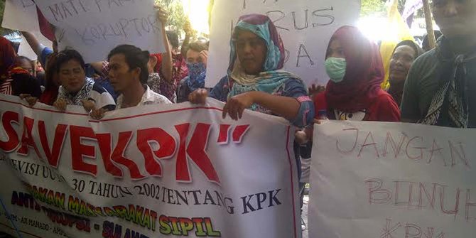 Warga Sulut demo tolak pelemahan KPK di DPRD, anggota dewan bolos