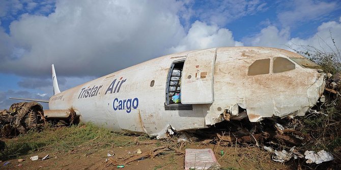 Penampakan pesawat logistik Uni Afrika jatuh di Somalia