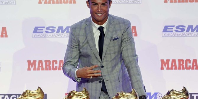 Semringah Cristiano Ronaldo kembali raih sepatu emas