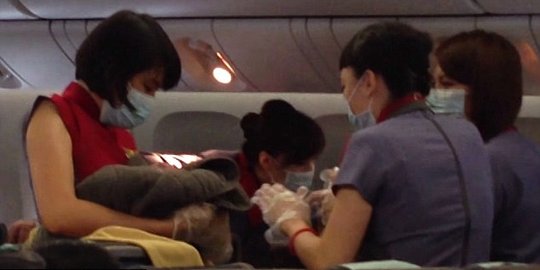 [Video] Terbang dari Bali, perempuan ini melahirkan di pesawat