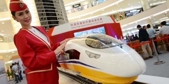 Janggalnya keputusan Indonesia pilih China garap kereta cepat