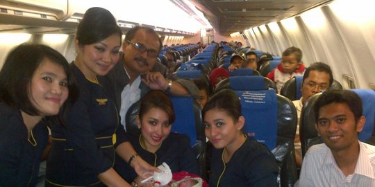 ibu melahirkan di pesawat merpati rev7