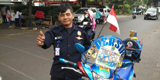 Rukandi naik motor keliling Bandung umumkan jadwal tanding Persib