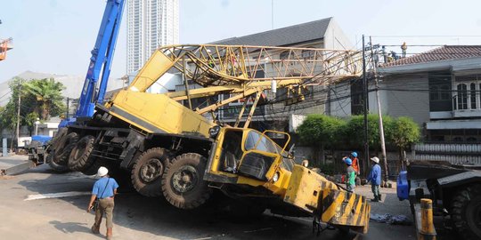 Ini sebab crane jatuh di Jaksel dan timpa rumah pensiunan jenderal