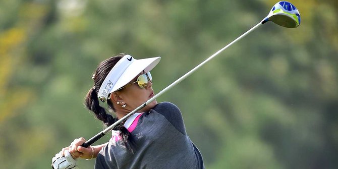 Aksi pegolf cantik di kejuaraan LPGA KEB Hana Bank