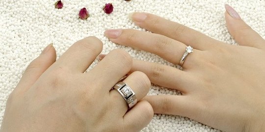 5 Tips untuk jaga kemilau berlian pada cincin pertunangan