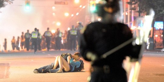 Cerita di balik foto-foto viral ini bikin hati terenyuh