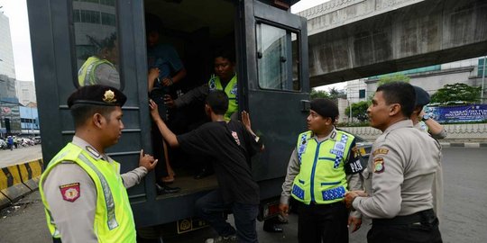 buat makan 2 pengamen cilik nekat mencuri di toko emas rev1
