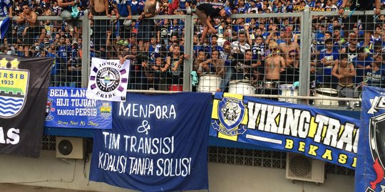 Tak cuma dukung Persib, bobotoh juga kritik menpora dan tim transisi