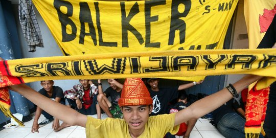 Takut terjebak bentrok, Sriwimania buru tinggalkan Stadion GBK