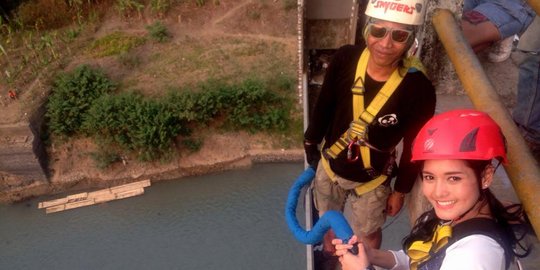 Bandung Slackline, komunitas yang berjalan di atas tali