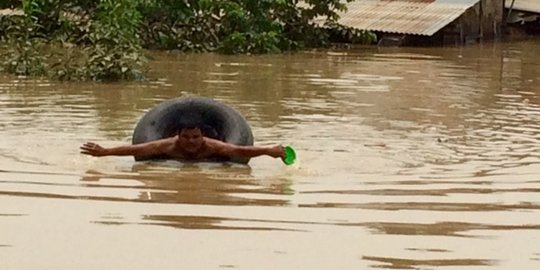 Banjir besar terjang permukiman sekitar Sungai Babura Medan