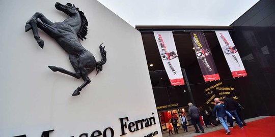 Berkunjung ke pameran mobil-mobil super di Museum Ferrari Italia