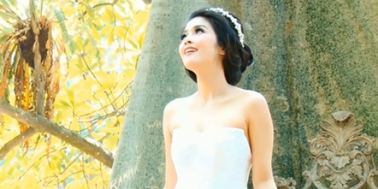 Sandra Dewi percayakan gaun  pengantin  ke Dominique Nadine  
