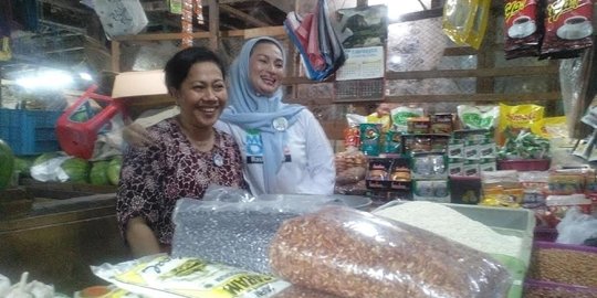 Blusukan ke Pasar Pucang, Lucy 'dihujani' curhat pedagang