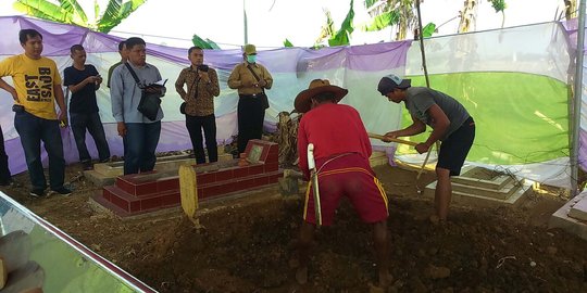 Makam gadis diduga korban pemerkosaan di Karawang dibongkar polisi