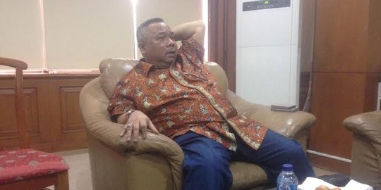 Ketimbang merapat ke Ical, Leo Nababan bisa-bisa mundur dari Golkar