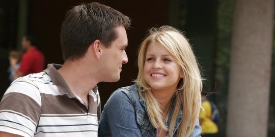 ini yang harus dilakukan ketika jatuh cinta pada sahabat sendiri