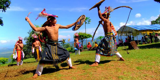 Tradisi tari caci, simbol ksatria di Manggarai NTT